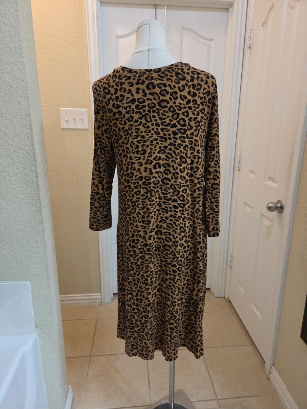 Time and Tru Leopard Print Dress – Size M (8–10) - Picture 9 of 10